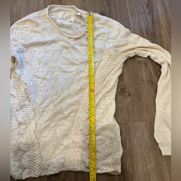 Angle of the North Cream Sweater crochet, braiding and lace appliqués - Picture 3 of 8